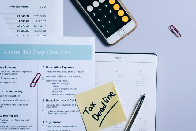 Organized tax preparation setup featuring checklist, calendar, and smartphone calculator for effective planning. Before you choose creator tax tools and providers, check these criteria