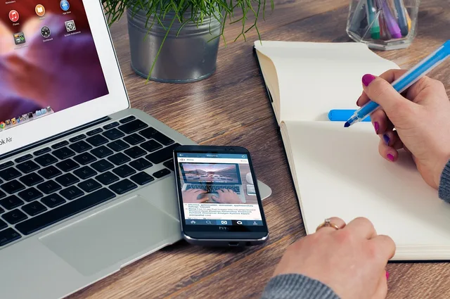 office, notes, notepad, entrepreneur, hand, secretary, employer, macbook, writing, pen, iphone, iphone6, accounting, desk, job, workplace, home office, female, office, office, office, entrepreneur, writing, writing, writing, writing, writing, iphone, accounting, job, job, job. How to keep HMRC-compliant records for affiliate income and gifts